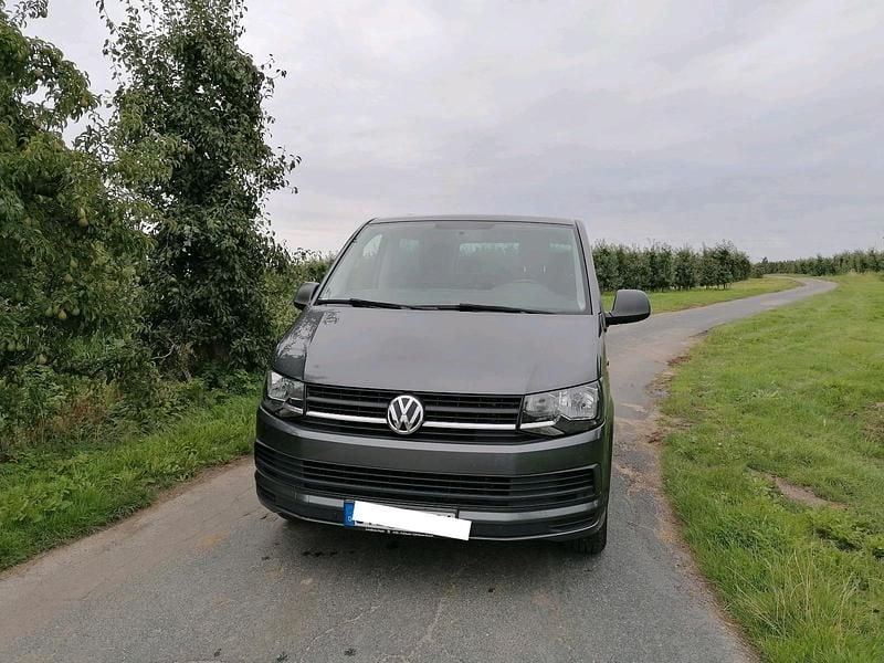 Grau Gebraucht 2016 VW T6 Van | 29.700 € (Teuer) - Bild 1/4