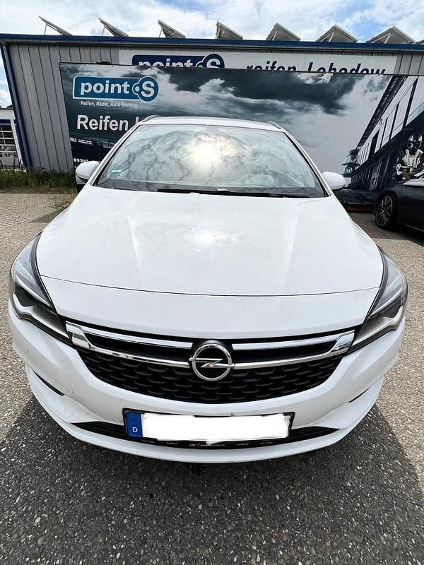 Weiß Gebraucht 2016 Opel Astra Kombi | 9.500 € - Bild 1/4