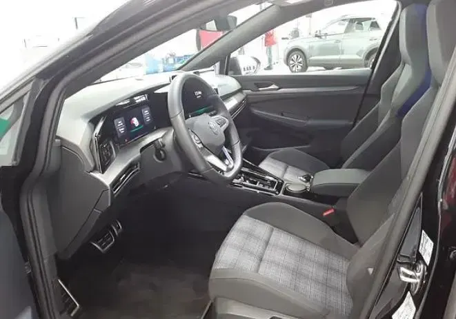 Gebraucht VW Golf VIII GTE 272 PS (200 kW) 2025 Grenadillschwarz Limousine