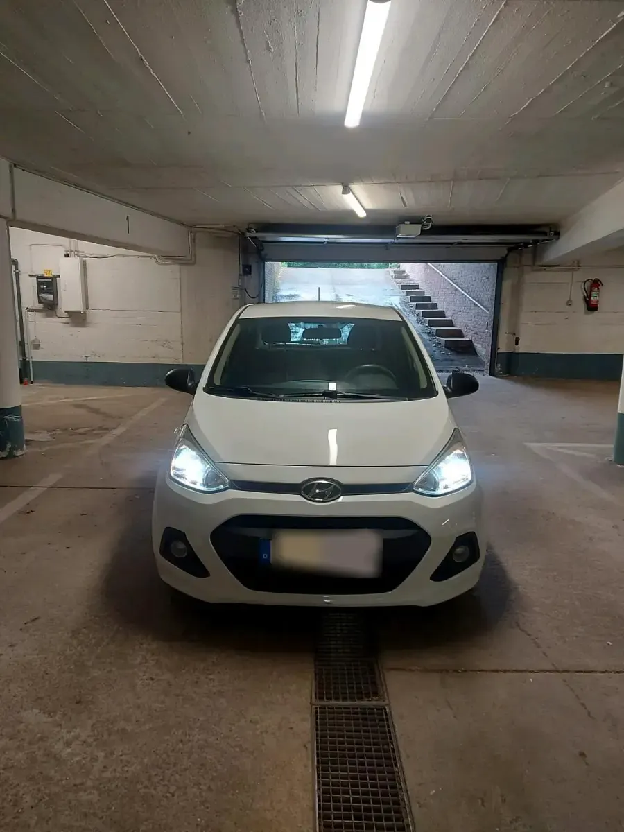 Gebraucht Hyundai i10 67 PS (49 kW) 2015 Weiß Kleinwagen