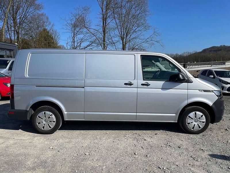 Gebraucht VW Transporter 110 PS (80 kW) 2022 Reflexsilber metallic Van