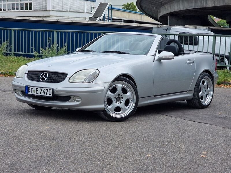 Gebraucht Mercedes SLK230 197 PS (144 kW) 2004 Silber Cabrio