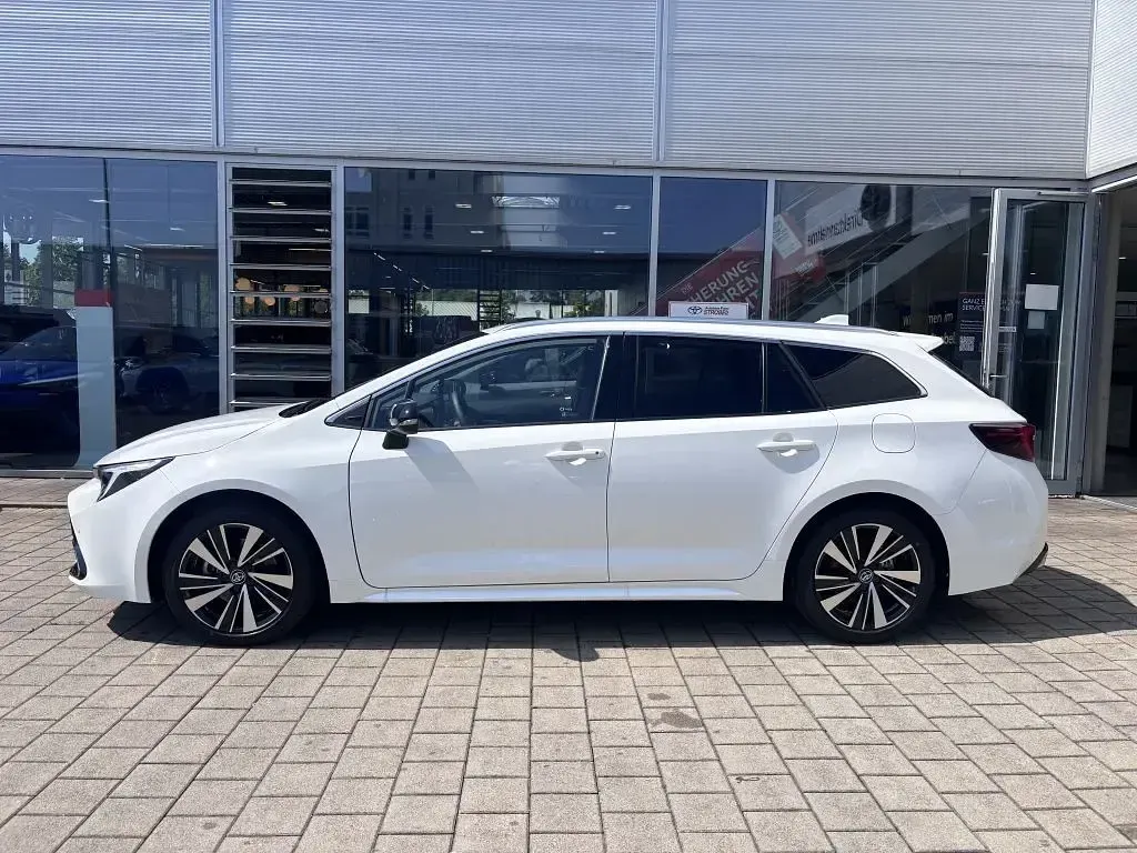 Neu Toyota Corolla 178 PS (130 kW) 2026 Schneeweiß Limousine
