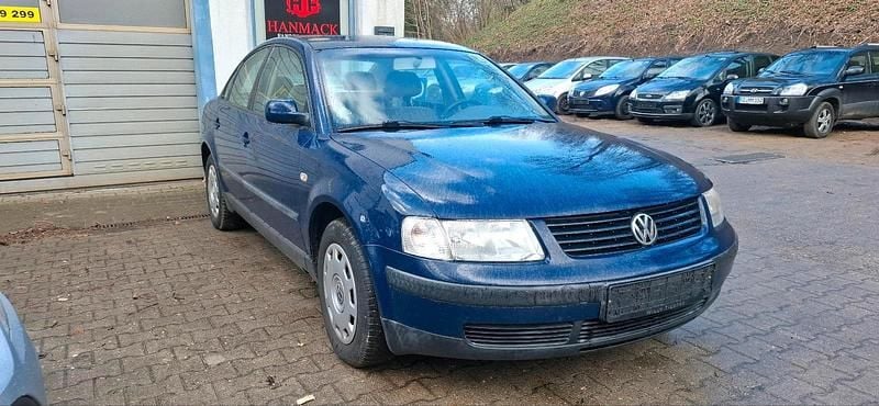 Second-hand VW Passat 100 CP (73 kW) 2000 Albastru Berlinǎ