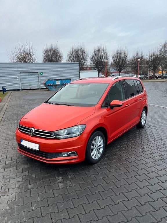 Orange Gebraucht 2016 VW Touran Comfortline Van / Kleinbus | 19.000 € (Fairer Preis) - Bild 1/4
