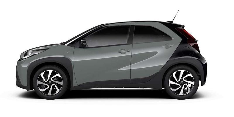 Neu Toyota Aygo 72 PS (52 kW) 2025 Urban khaki / night sky black Kleinwagen