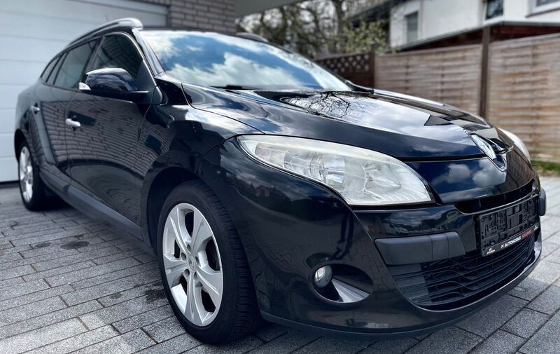 Schwarz Gebraucht 2009 Renault Mégane III Dynamique Limousine | 4.999 € (Etwas zu teuer) - Bild 1/4
