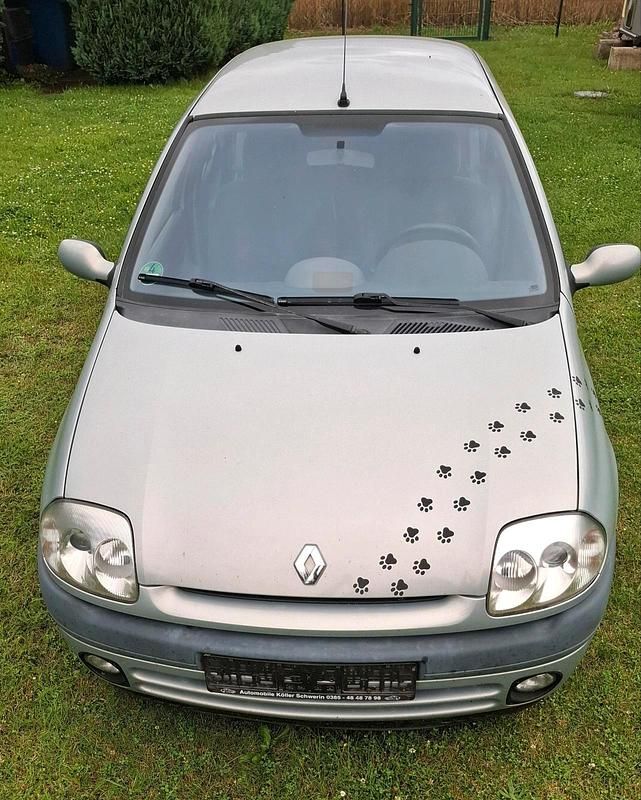 Silber Gebraucht 2001 Renault Clio II Kleinwagen | 400 € (Superpreis) - Bild 1/4
