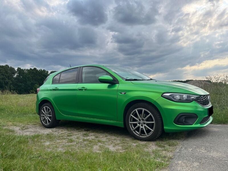 Grün Gebraucht 2017 Fiat Tipo Lounge Limousine | 10.500 € (Fairer Preis) - Bild 1/4