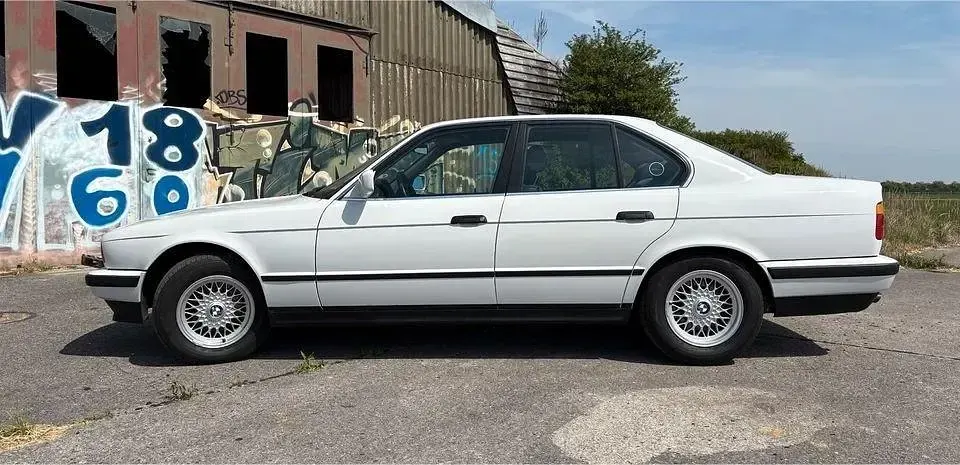 Gebraucht BMW 520 129 PS (94 kW) 1988 Weiß Limousine