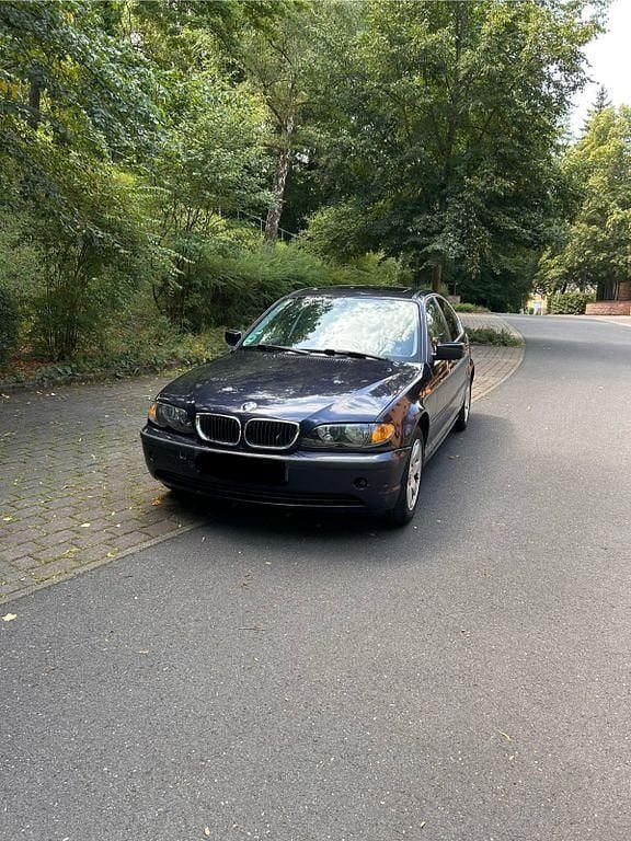 Blau Gebraucht 2002 BMW 325 Limousine | 4.990 € (Fairer Preis) - Bild 1/4