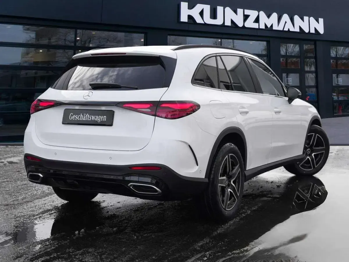Gebraucht Mercedes GLC220 AMG 197 PS (144 kW) 2026 Polarweiß SUV