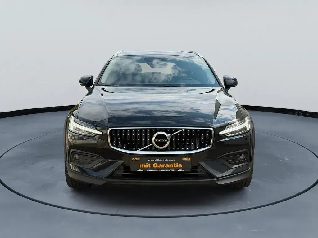 Gebraucht Volvo V60 CC Pro 197 PS (144 kW) 2021 Schwarz Kombi