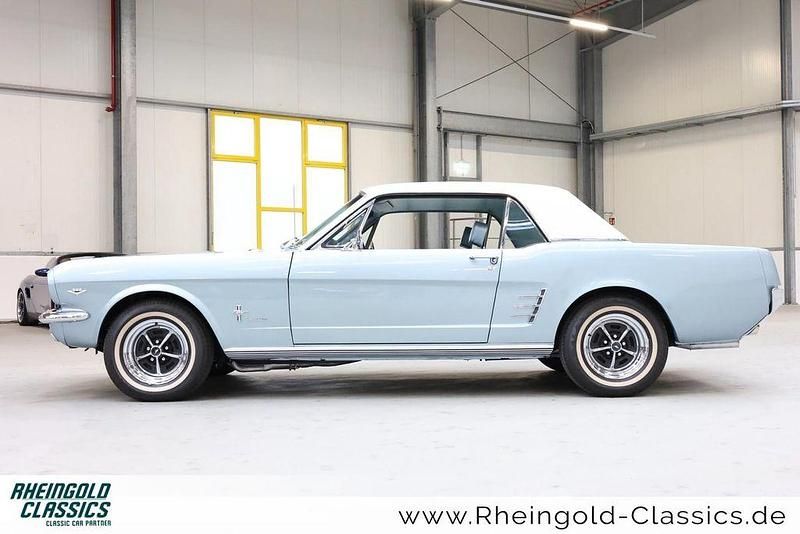 Second-hand Ford V8 200 CP (147 kW) 1966 Albastru Coupe