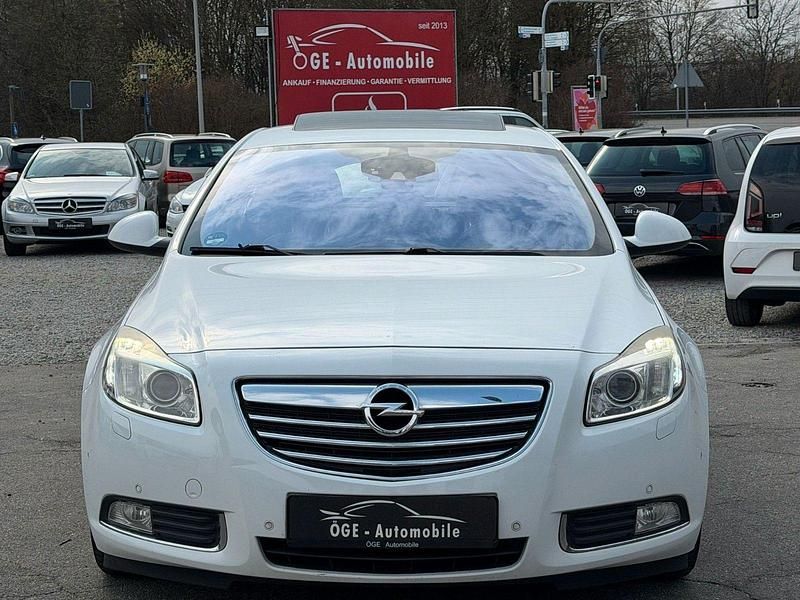 Gebraucht Opel Insignia Sport 131 PS (96 kW) 2010 Weiß Limousine