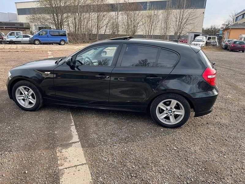 Gebraucht BMW 116 122 PS (89 kW) 2009 Schwarz Kleinwagen