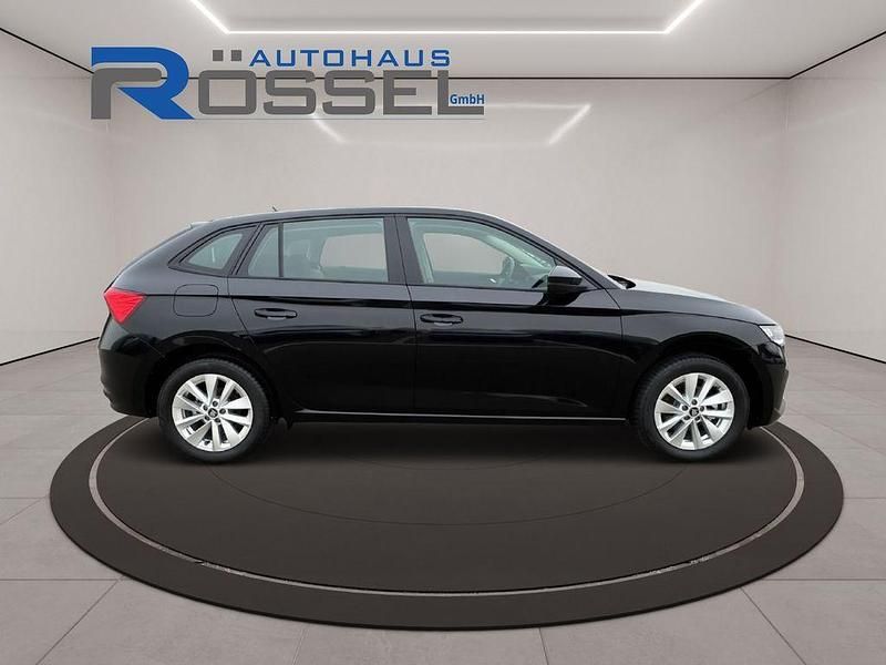 Neu Skoda Scala 150 PS (110 kW) 2026 Grau Kleinwagen