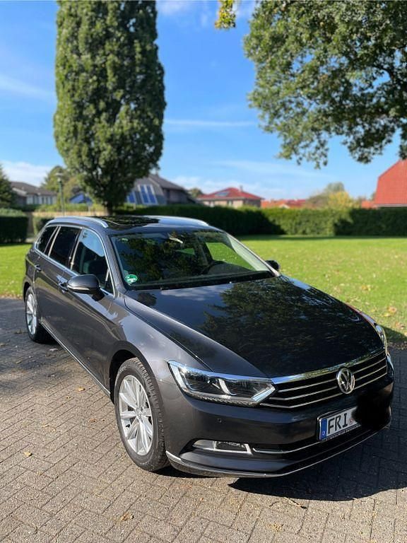 Grau Gebraucht 2019 VW Passat Highline Kombi | 24.200 € (Teuer) - Bild 1/4