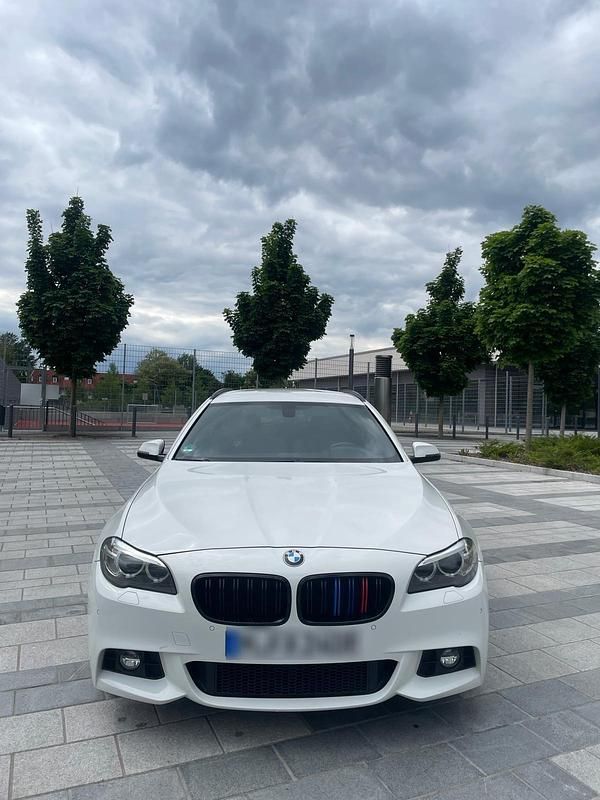 Weiß Gebraucht 2017 BMW 520 M Sport Kombi | 16.000 € (Fairer Preis) - Bild 1/4
