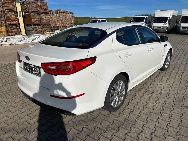 Gebraucht Kia Optima Edition 7 165 PS (121 kW) 2015 Schneeweiss Limousine