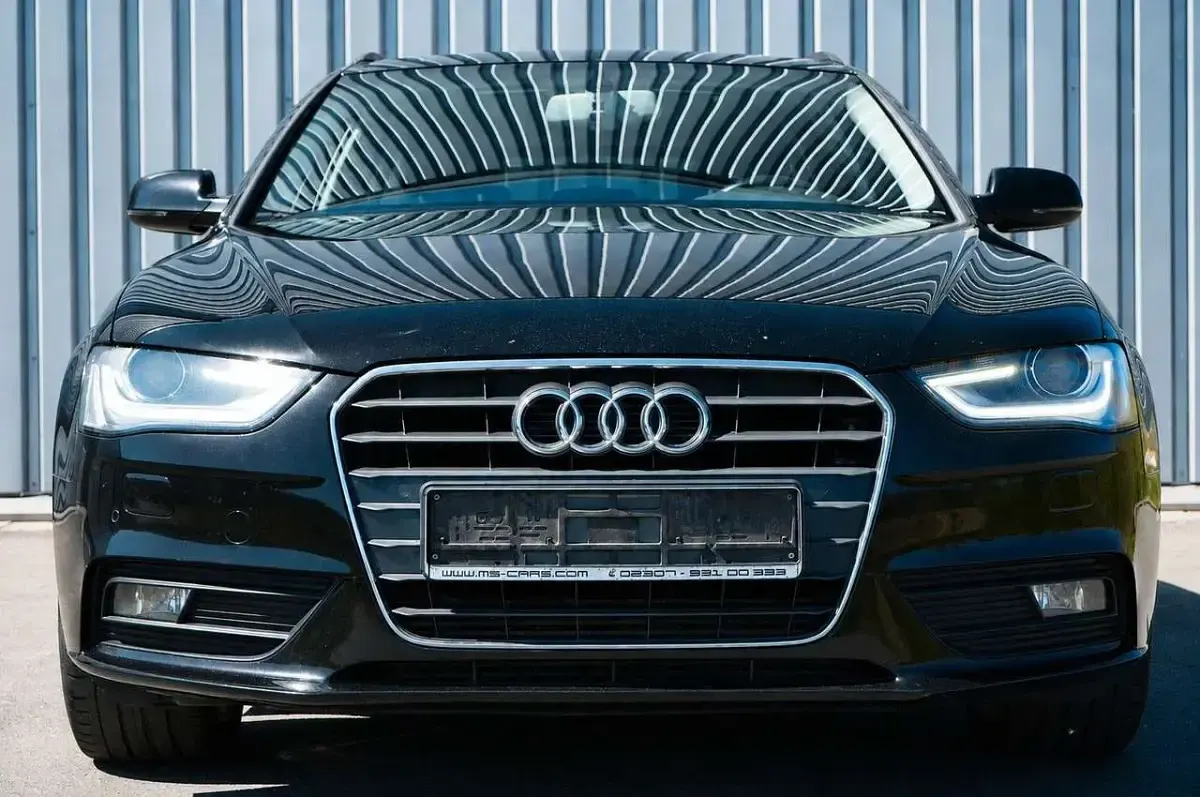 Gebraucht Audi A4 Attraction 143 PS (105 kW) 2013 Schwarz Limousine