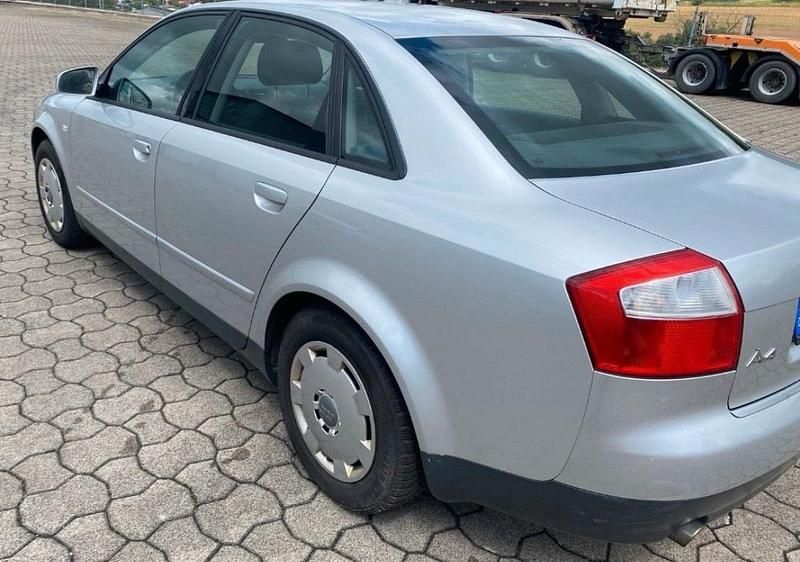 Silber Gebraucht 2002 Audi A4 Limousine | 2.650 € (Teuer) - Bild 1/4