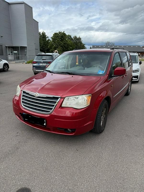 Rot Gebraucht 2010 Chrysler Town & Country Van / Kleinbus | 9.500 € - Bild 1/3