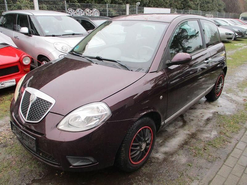 Bordeaux sansovino/burdos/regina (metallic) Gebraucht 2007 Lancia Ypsilon Kleinwagen | 1.390 € (Fairer Preis) - Bild 1/4
