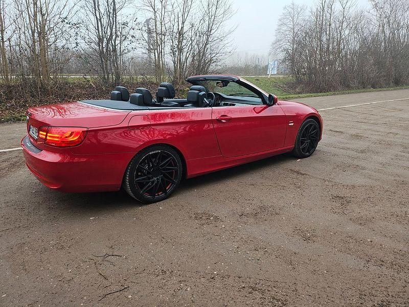 Gebraucht BMW 320 Cabriolet Sport Line 184 PS (135 kW) 2011 Rot Cabrio