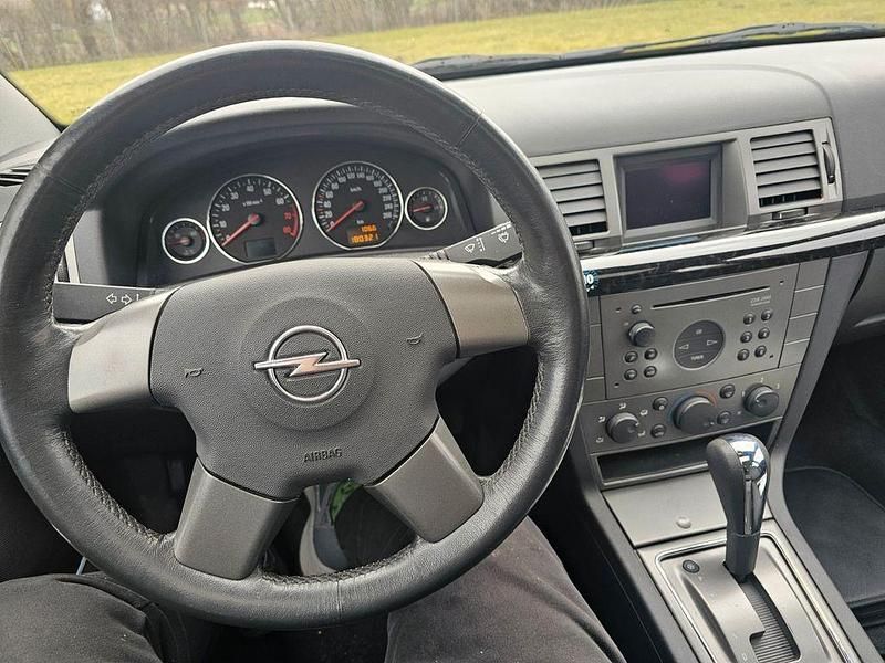 Gebraucht Opel Signum 155 PS (114 kW) 2004 Schwarz Kleinwagen