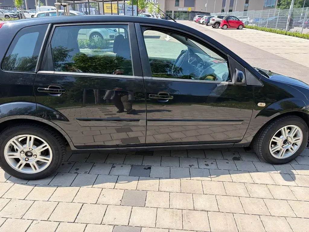 Gebraucht Ford Fiesta Ambiente 69 PS (50 kW) 2007 Schwarz Kleinwagen