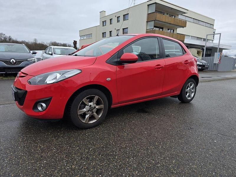 Gebraucht Mazda 2 Center-Line 102 PS (75 kW) 2014 Rot Limousine