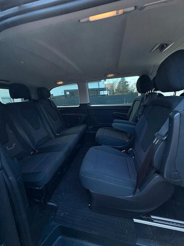 Gebraucht Mercedes V300 237 PS (174 kW) 2021 Schwarz Van / Kleinbus