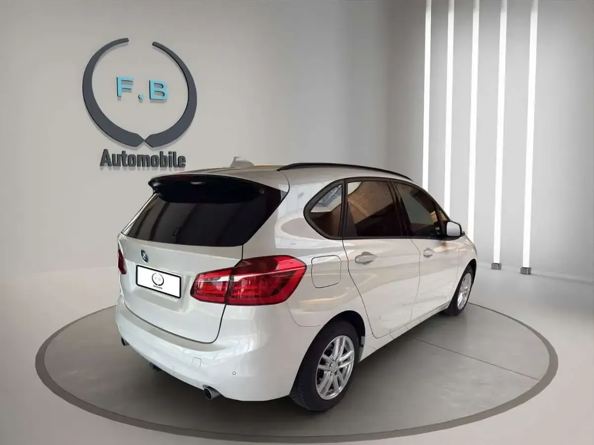 Gebraucht BMW 220 190 PS (139 kW) 2018 Mineralweiss Van / Kleinbus