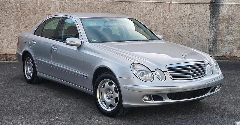 Gebraucht Mercedes E220 Classic 150 PS (110 kW) 2005 Silber Limousine