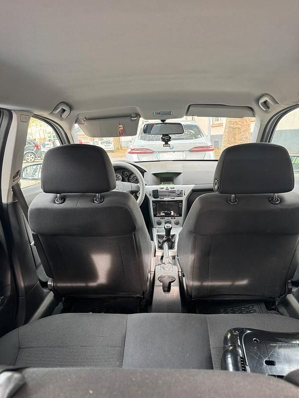 Weiß Gebraucht 2009 Opel Astra Kombi | 1.600 € (Guter Preis) - Bild 1/4