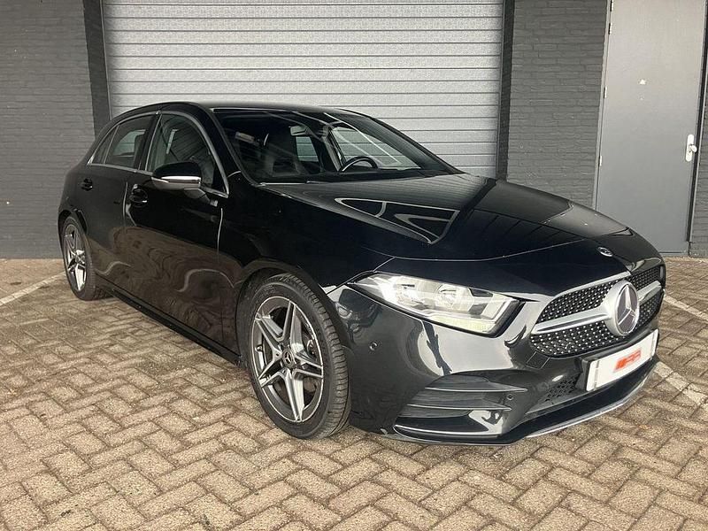 Schwarz Gebraucht 2018 Mercedes A180 AMG Limousine | 17.800 € (Superpreis) - Bild 1/4