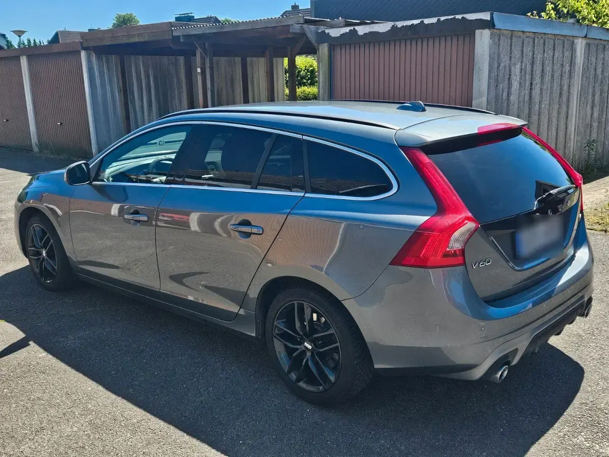 Gebraucht Volvo V60 R-Design 190 PS (139 kW) 2017 Grau Kombi