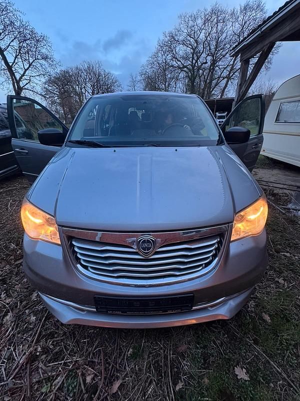 Gebraucht Lancia Voyager 177 PS (130 kW) 2014 Grau Van / Kleinbus