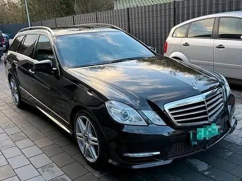 Gebraucht Mercedes E350 AMG 265 PS (194 kW) 2011 Schwarz Van / Kleinbus