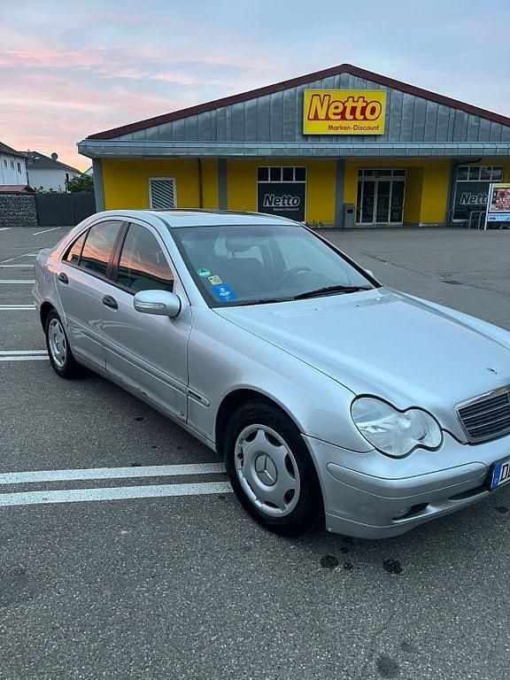 Gebraucht Mercedes C180 Classic 143 PS (105 kW) 2002 Silber Limousine