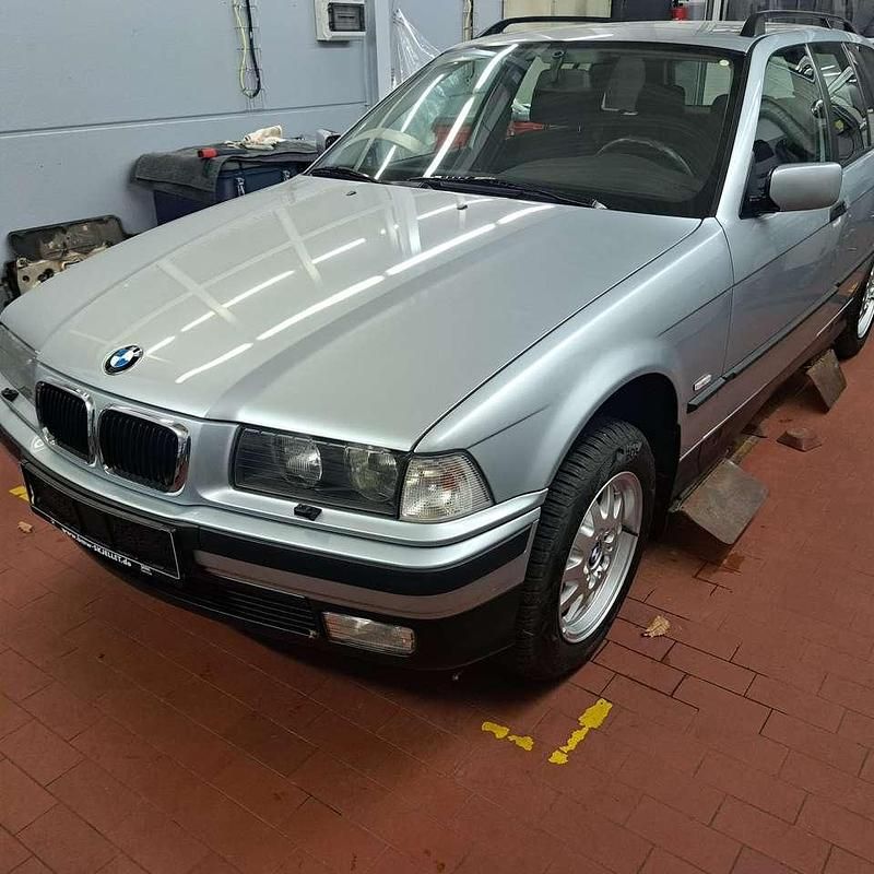 Silber Gebraucht 1997 BMW 320 Kombi | 6.000 € (Fairer Preis) - Bild 1/4