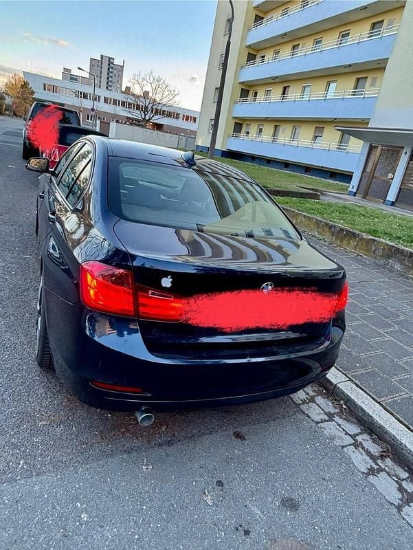 Gebraucht BMW 318 143 PS (105 kW) 2012 Blau Limousine