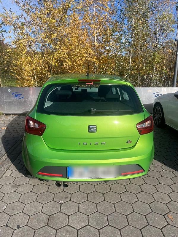 Grün Gebraucht 2015 Seat Ibiza FR Kleinwagen | 9.000 € (Etwas zu teuer) - Bild 1/4