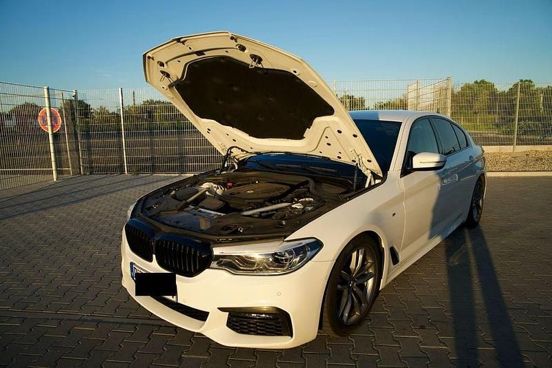 Weiß Gebraucht 2020 BMW 520 M Sport Limousine | 22.900 € (Superpreis) - Bild 1/4