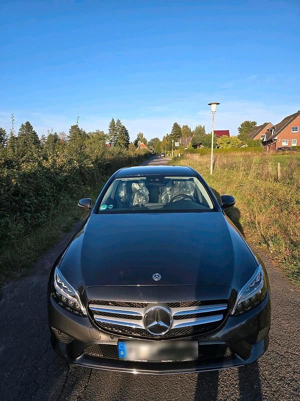 Grau Gebraucht 2021 Mercedes C180 Limousine | 22.200 € (Superpreis) - Bild 1/4