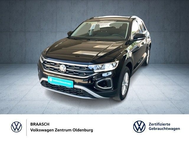 Deep black perleffekt (metallic) Gebraucht 2024 VW T-Roc Life SUV | 23.979 € (Fairer Preis) - Bild 1/3