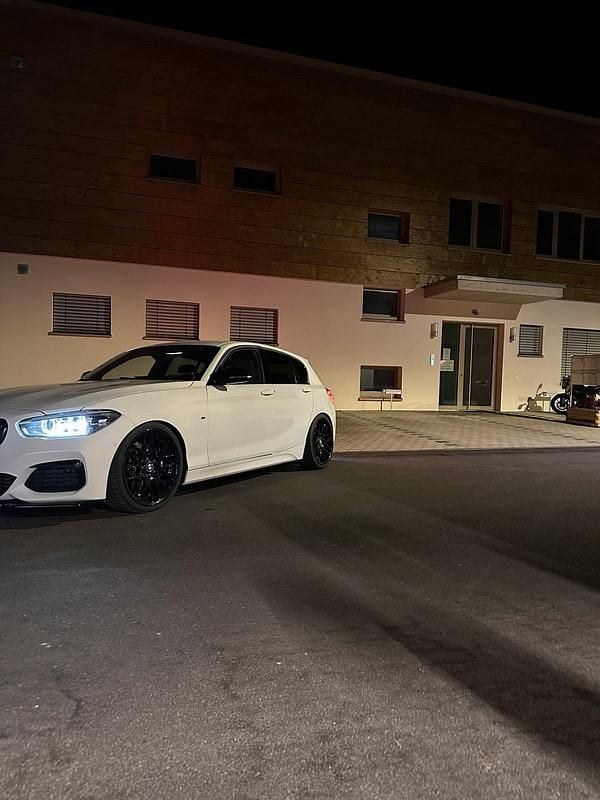 Weiß Gebraucht 2017 BMW M140 M Sport Kleinwagen | 29.000 € (Fairer Preis) - Bild 1/4