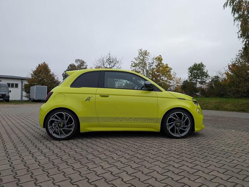 Gebraucht Abarth 500e Scorpionissima 114 kW (155 PS) 2023 Gelb Kleinwagen