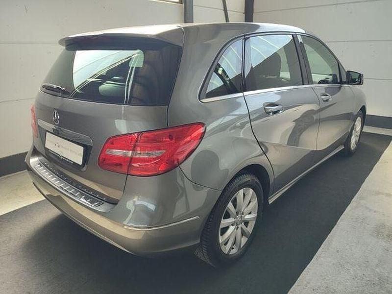 Gebraucht Mercedes B180 122 PS (89 kW) 2013 Grau Van / Kleinbus